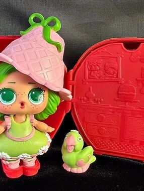 L.O.L Surprise Strawberry Shortcake Doll Set - Lime Chiffon with Strawberry Case